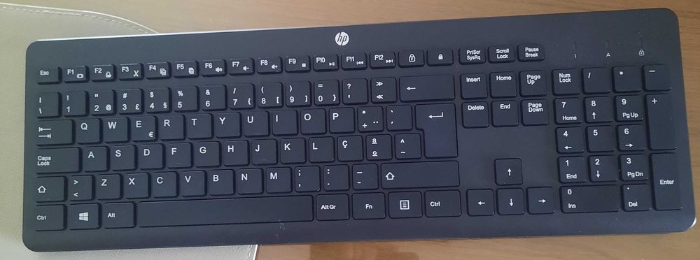 Teclado de computador e mochila
