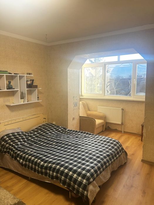 Простора, видова квартира в центрі міста  Тетіїв від власника.