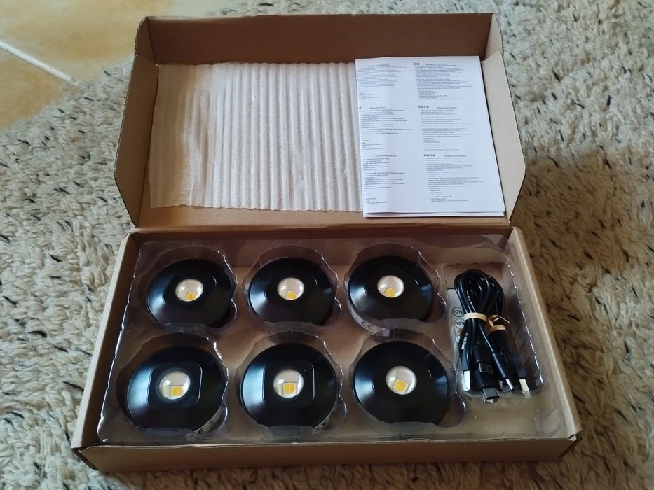 Focos de luz amarelada