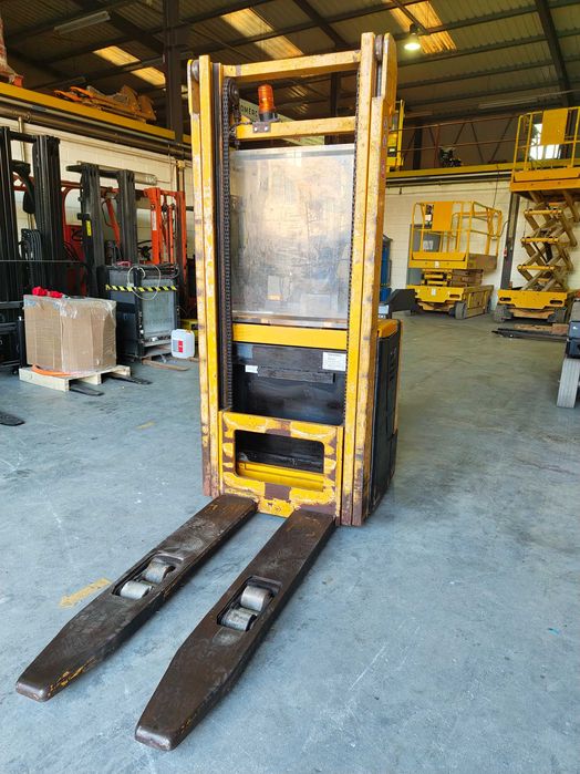 Stacker Elétrico Jungheinrich 3 mts