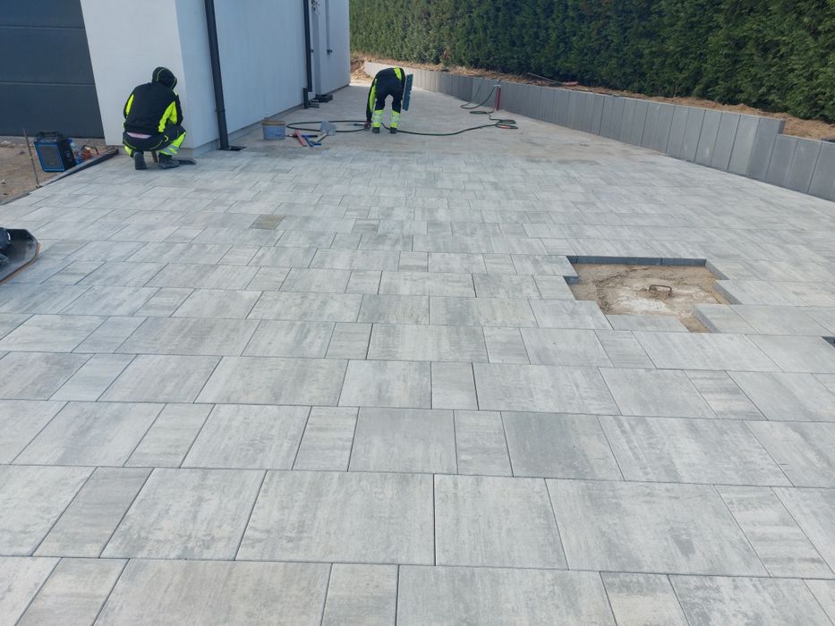 Profesjonalne układanie kostki brukowej. Brukarstwo