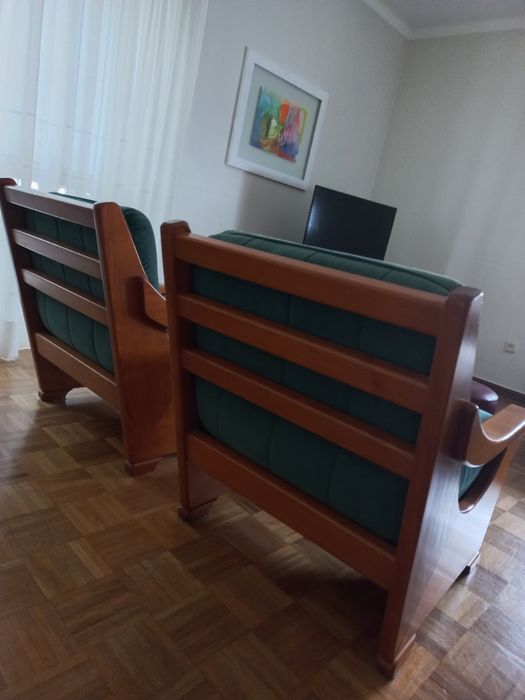 Conjunto: 2 poltronas  em madeira maciça