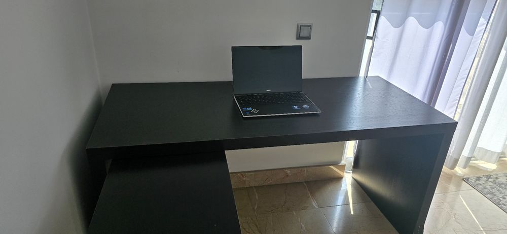 Secretária móvel computador