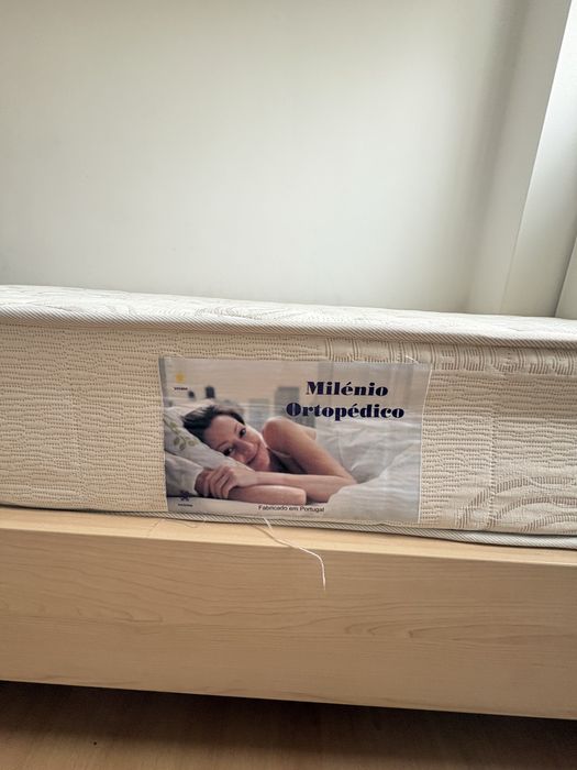 Cama individual  com colchao