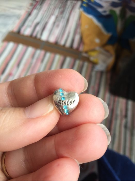 Contas compatíveis com pulseira Pandora  novas a estrear