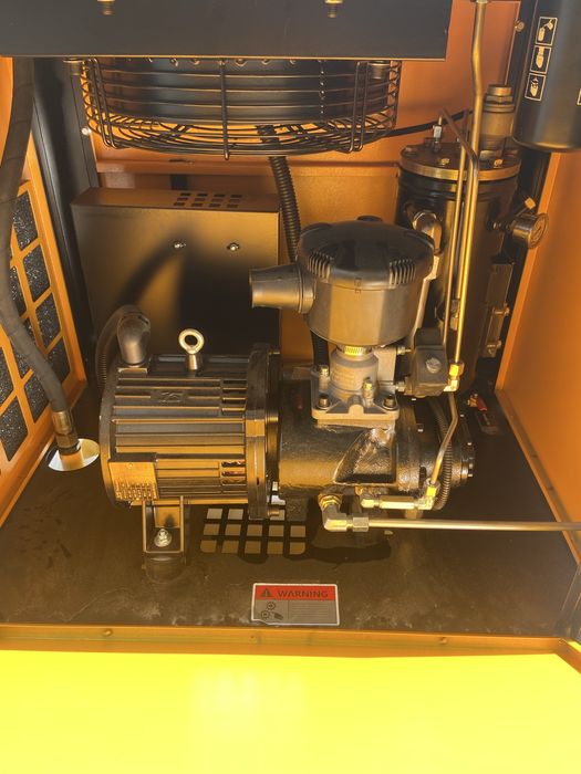 Compressor de Parafuso OKG SAC-10 com depósito de 300L 10 HP - Novo