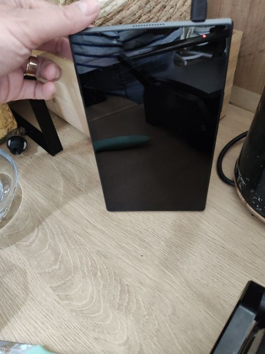 Tablet Lenovo pęknięty wyświetlacz reszta dziala