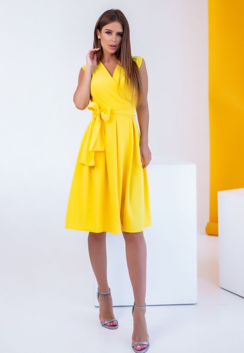 Яскрава жовта сукня. Розмір 42-44.