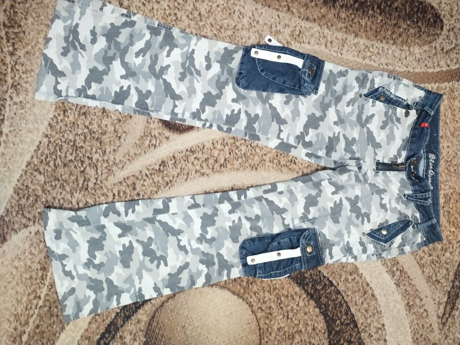 Джинси на низькій посадці з великими карманами