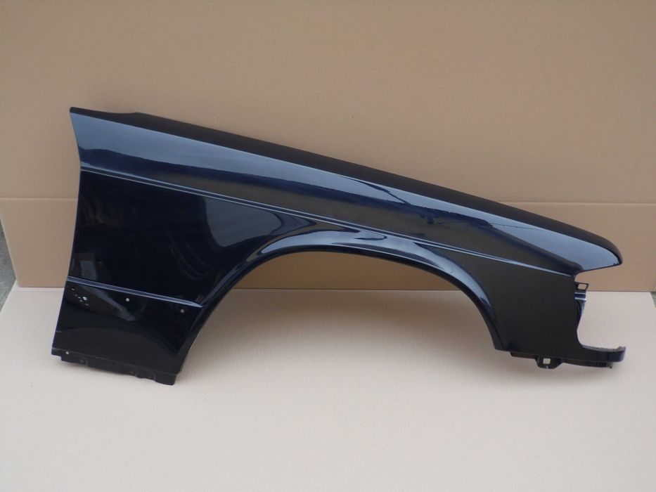 Mercedes 190 W201 r.82-93 błotnik prawy czarny 040