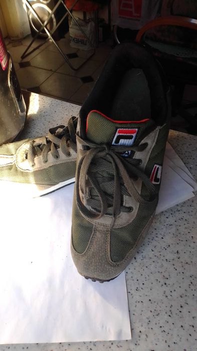 Фирменные кроссовки FINA 43р на подростка.