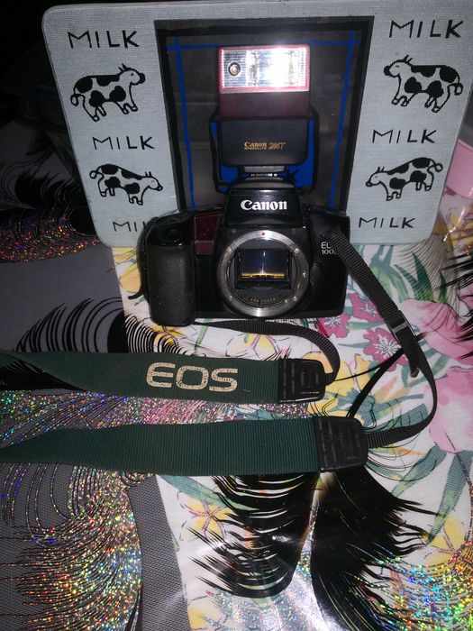 Lustrzanka Canon eos 100qd