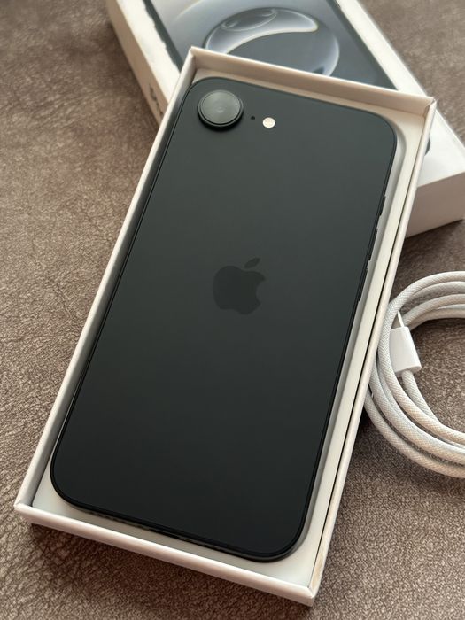 IPhone 16e Black 128 gb