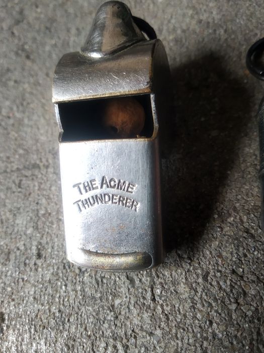 Apito antigo de futebol" The Acme Thunderer" Inglês e apito da polícia