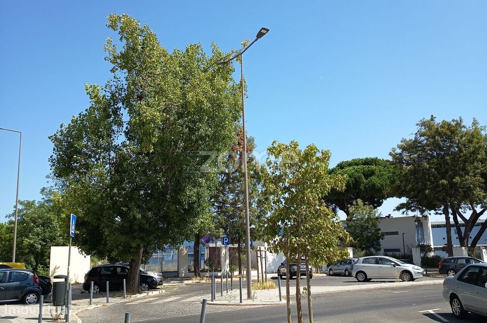 T1 com Garagem e Arrecadação, Penha de França