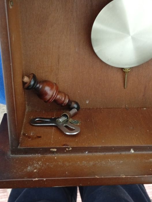 Relógio de Corda Antigo da Seasons para reparação