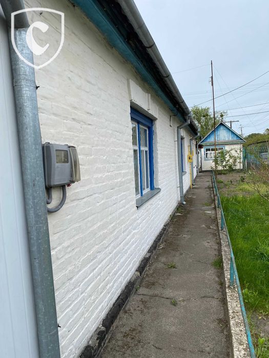 Продається комерційне приміщення з ділянкою.