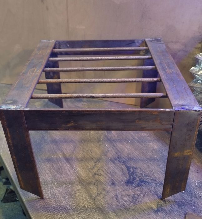 Kuchenka turystyczna. Duży ruszt pod garnek na ognisko