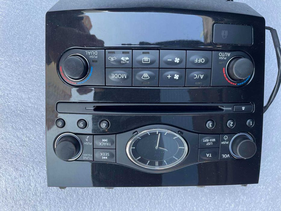 Infiniti QX70 FX   дисплей экран часы щиток