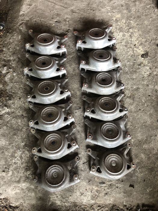 Опорний кронштейн стойки Audi Q5 A4 B8 A5 8K0412383F 8K0412384F