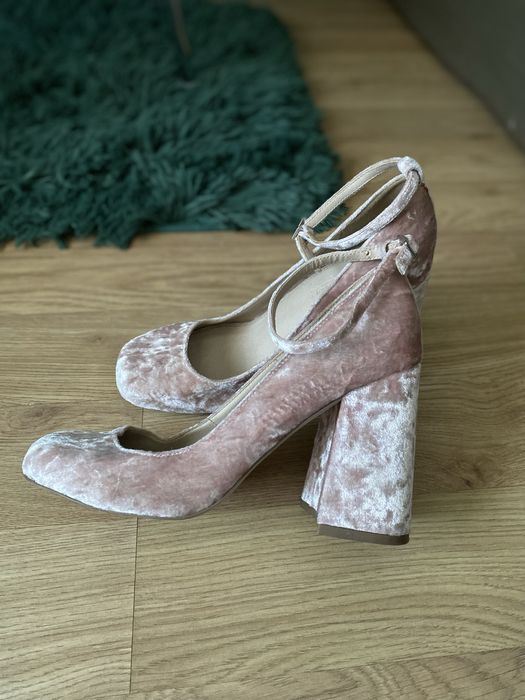 Buty na grubym obcasie, rozmiar 38