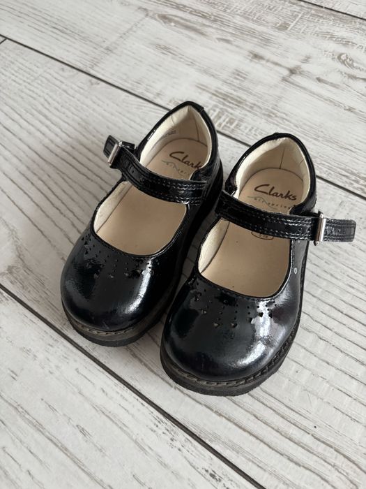 Туфельки Clarks.