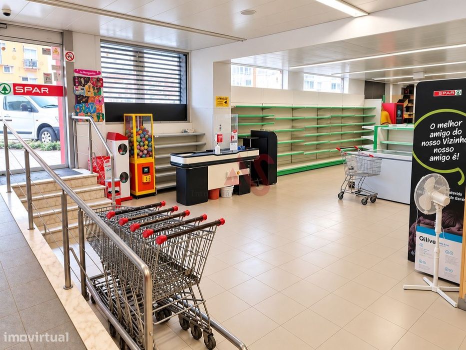 Espaço Comercial de 240 m² na Cova da Piedade, Almada