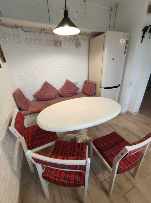 Продам чотирикімнатну квартиру з видом на набережну