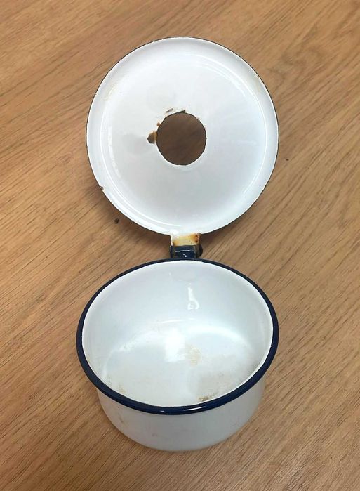 Cuspideira escarradeira em esmalte, anos 20