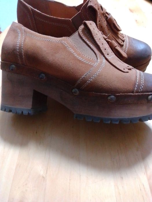 Sapatos de senhora em pele