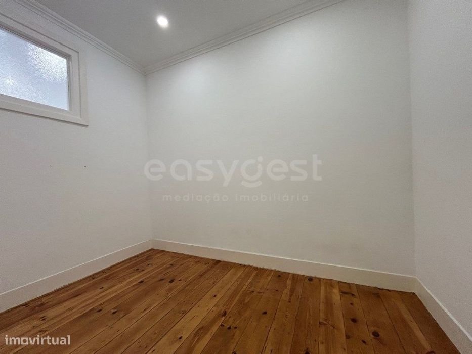 Apartamento T1+1, versátil, com vista desafogada em Campo de Ouriqu...