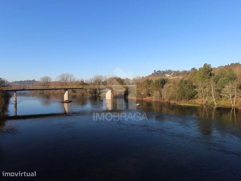 Venda de Lote de Gaveto em Águas Santas, Póvoa de Lanhoso