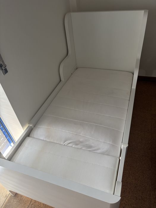 Cama ikea extensivel + colchao de molas