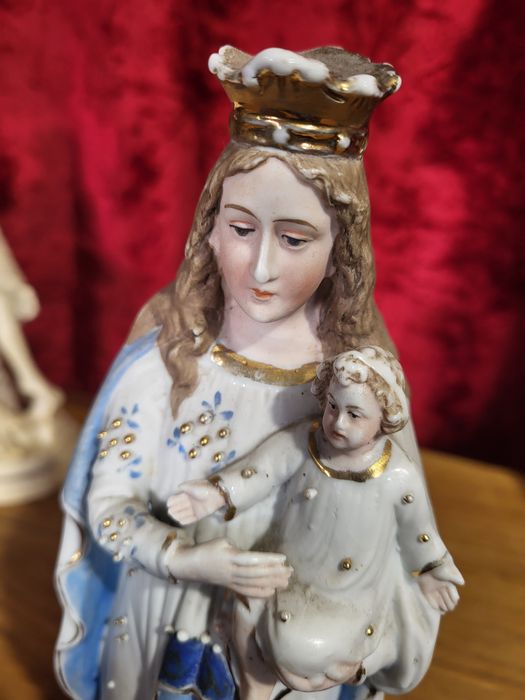 Biskwit Maryja Królowa stara figurka Matki Bożej