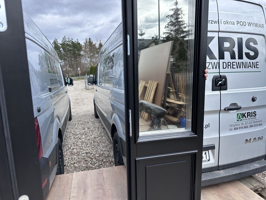 Drzwi zewnętrzne drewniane Z doświetlem czarne Czarne Na Wymiar Montaż