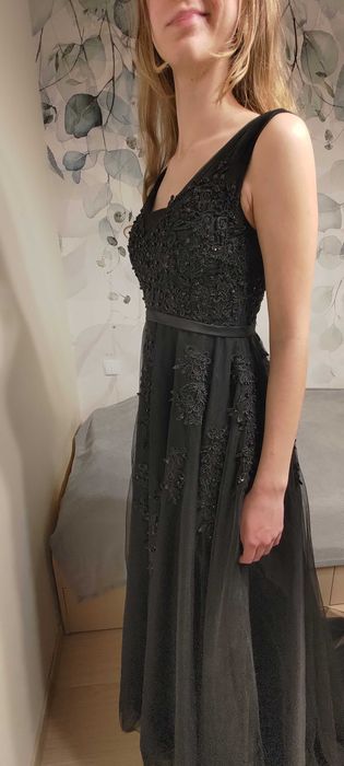 Piękna sukienka z aplikacjami