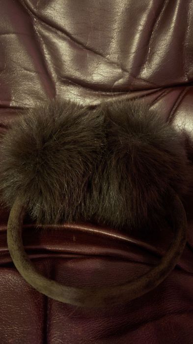 Класні теплі стильні хутряні хакі зелені навушники під песця