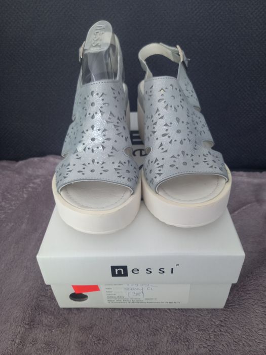 Nowe sandałki Nessi 38