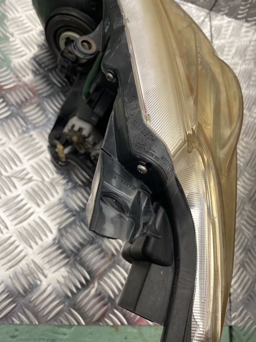 Lampa Reflektor przód przedni prawy prawa LED Toyota Prius Plus +
