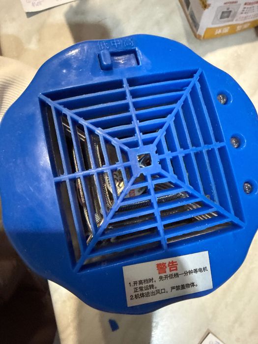 Це інфрачервоний обігрівач для птиці або тварин