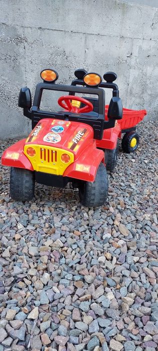 Jeap zabawkowy na pedaly z przyczepa, samochód zabawkowy