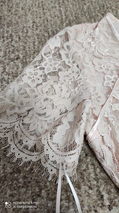 Нарядное кружевное платье.