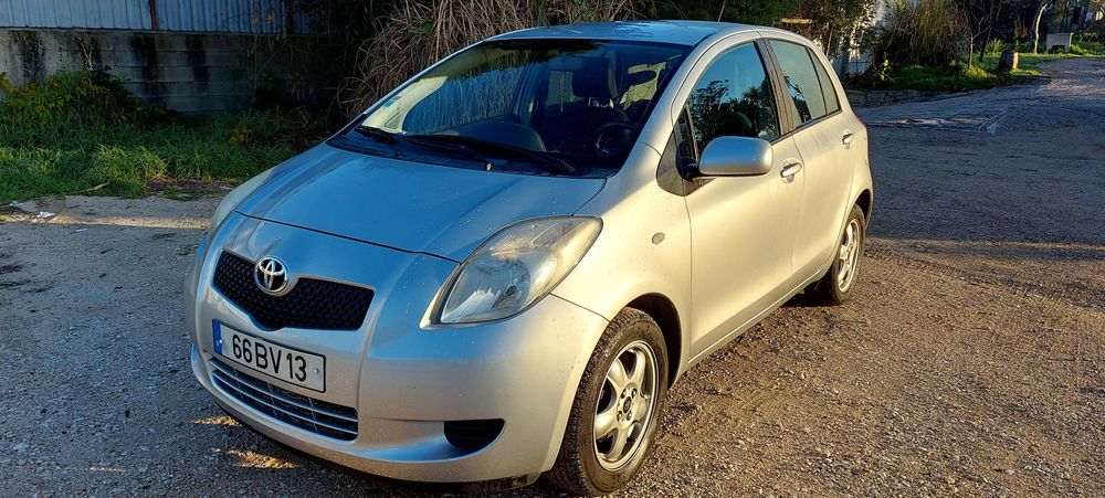 Toyota Yaris 1.0 a gasolina de 2006