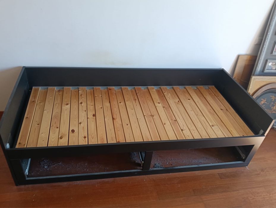 Cama solteio / casal com gavetas