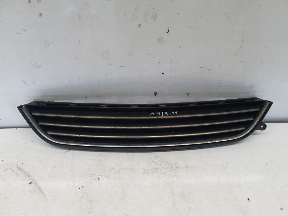 OPEL ZAFIRA B LIFT KRATKA ZDERZAKA PRZÓD 13247306