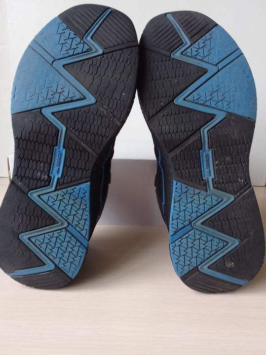 Кросівки міцні  40 розмір