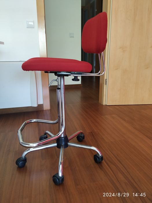 Vendo estirador com cadeira