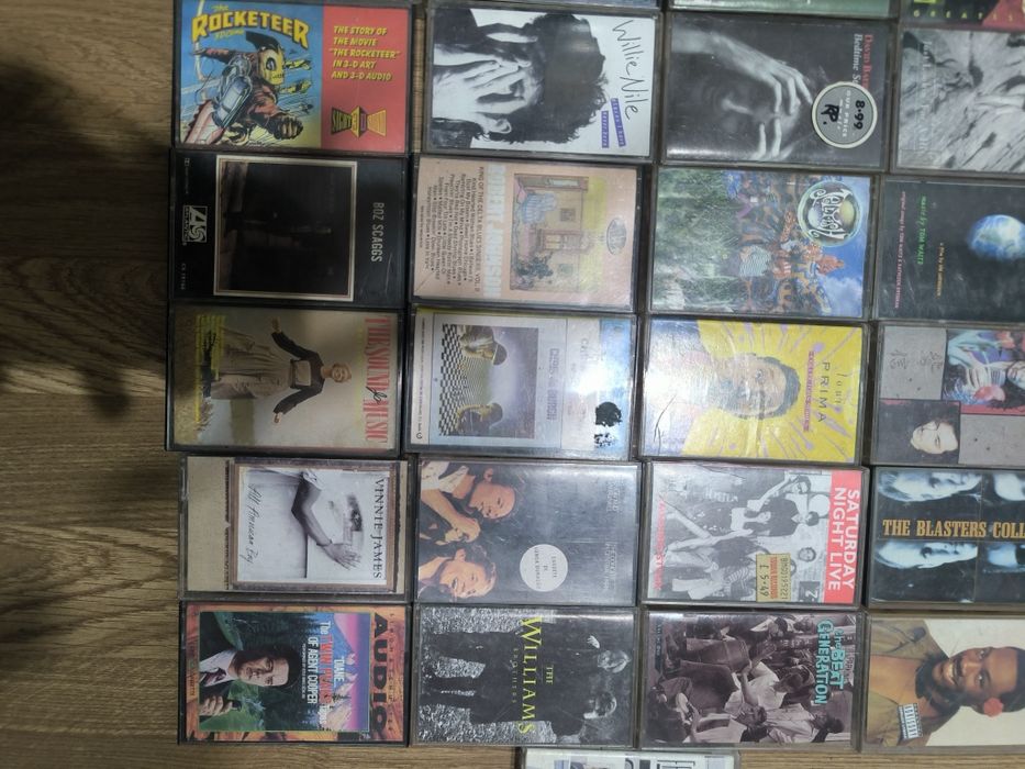 25 cassetes de musica