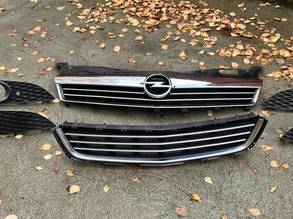 Opel Astra H нижні решітки бампера під туманки заглушки опель астра аш