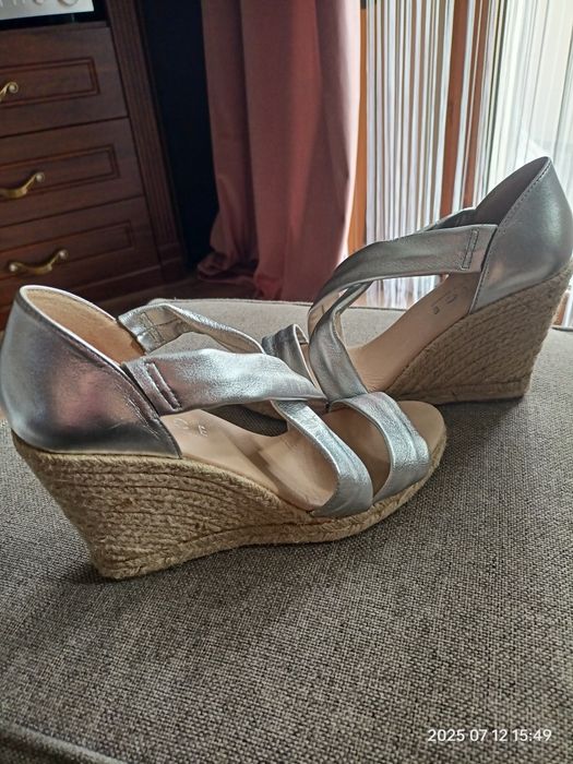 Buty espadryle srebrna skóra Office 40 Boho na koturnie